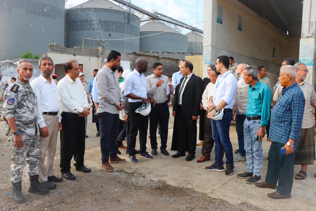 وفد رفيع المستوى من البنك الدولي يزور مركز الإنزال السمكي (الدوكيارد) في المعلا بعدن