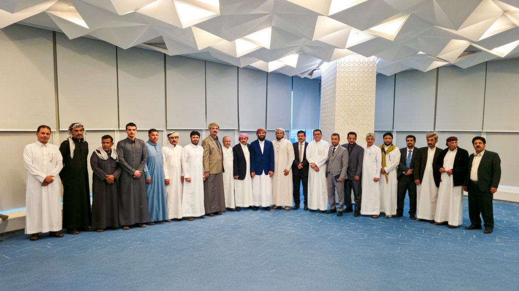 المحرّمي يلتقي نخبة من مشايخ ووجهاء وأعيان وقيادات محافظة أبين لبحث الأوضاع وتعزيز الاستقرار والتنمية المحرّمي يلتقي نخبة من مشايخ ووجهاء وأعيان وقيادات محافظة أبين لبحث الأوضاع وتعزيز الاستقرار والتنمية