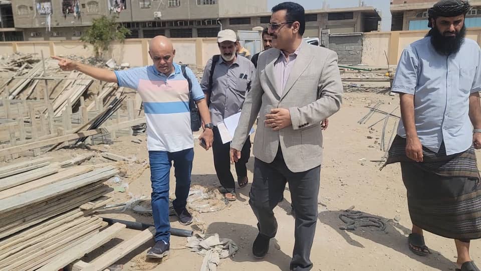 برعاية وزير الدولة محافظ العاصمة عدن ..مدير عام المنصورة يدشن مشروع بناء مكاتب للصحة والتربية بالمديرية برعاية وزير الدولة محافظ العاصمة عدن ..مدير عام المنصورة يدشن مشروع بناء مكاتب للصحة والتربية بالمديرية