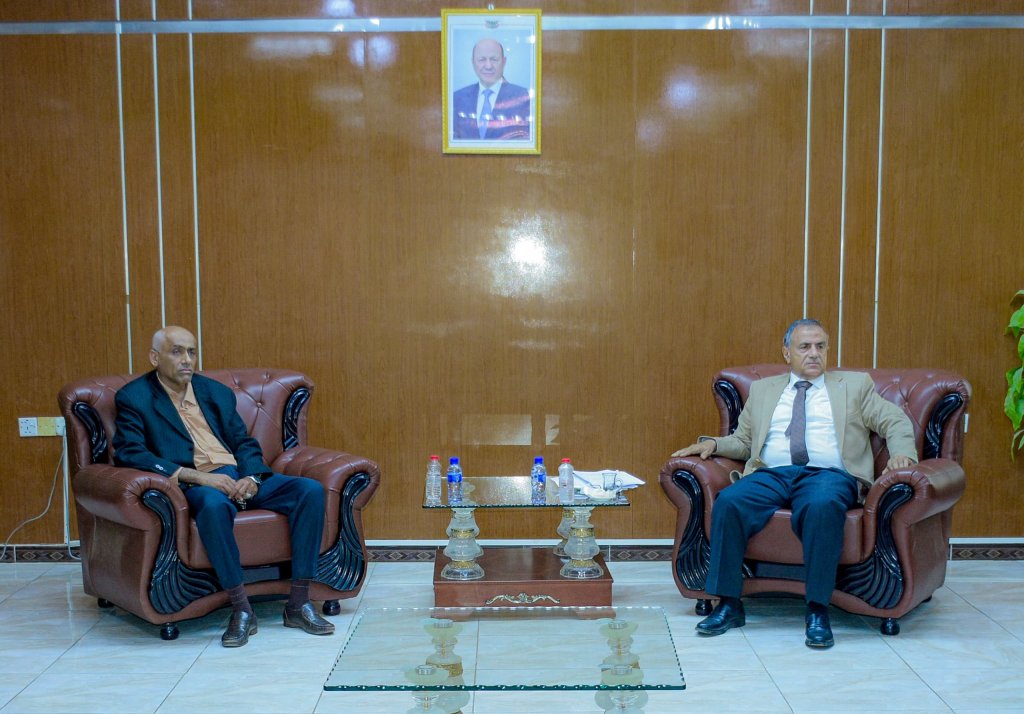 رئيس جامعة عدن يناقش تحديث الموقع الإلكتروني وتعزيز حضور المجلات العلمية عالميًا