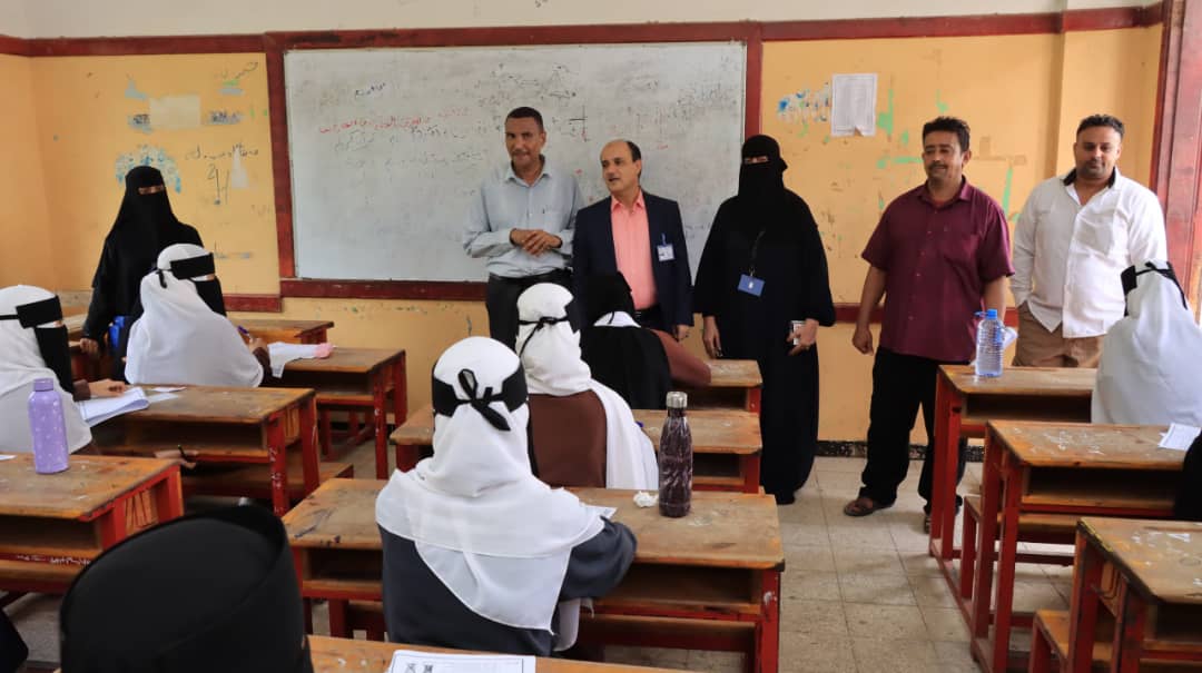 مدير عام دارسعد يدشن اختبارات الثانوية العامة في 7 مراكز امتحانية مدير عام دارسعد يدشن اختبارات الثانوية العامة في 7 مراكز امتحانية