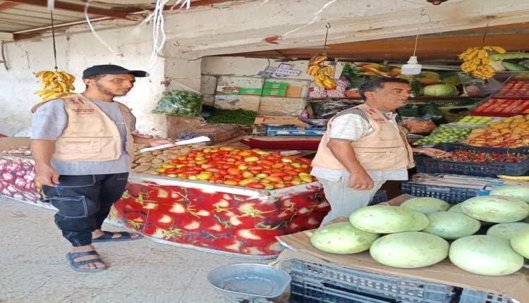 العاصمة عدن: حملات ميدانية مكثفة لضبط أسعار الأسواق وتعزيز حماية المستهلك في المعلا